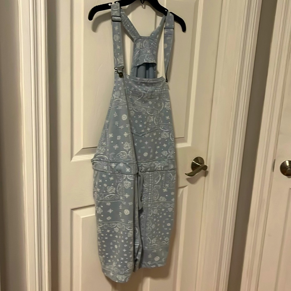 Wallflower Light blue romper with pockets. Size 1X.